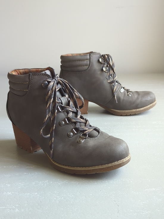 b.o.c. Shoes - BOC Lace-Up‎ Ankle Bootie Heeled Gray size 7.5
